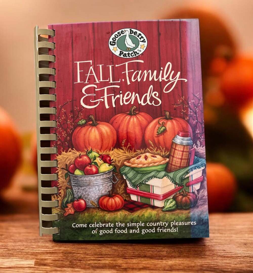 Gooseberry Patch Fall Family & Friends Cookbook